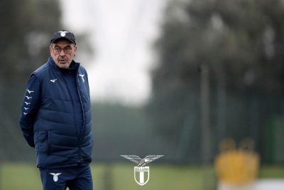 Старши треньорът на Лацио Маурицио Сари напусна римския клуб съобщава