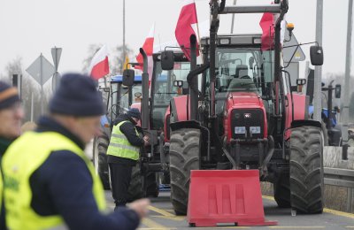 Полските фермери продължават протестите