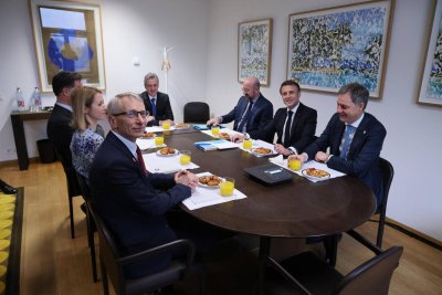 Премиерът в оставка Николай Денков се включи в среща на