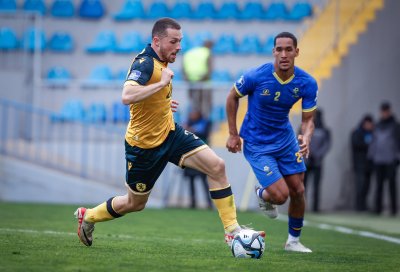 Защитникът Виктор Попов е единственият футболист от българския национален отбор