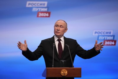 Владимир Путин остава на власт след като спечели президентските избори