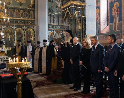 Президентът Румен Радев и вицепрезидентът Илияна Йотова присъстваха на траурната