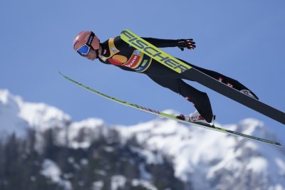 Австриецът Даниел Хубер спечели последното състезание за сезона в ски