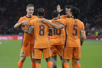 Нидерландия победи Шотландия с 4 0 в контролна среща играна на