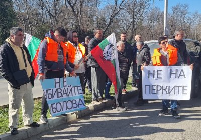 Протест на рибари и хотелиери във Варна срещу ветрогенераторите (СНИМКИ)