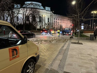 Ново пренареждане на жълтите павета в центъра на София е