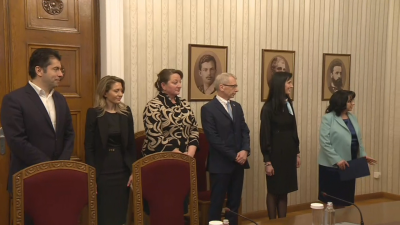 Президентът Румен Радев връчи първият мандат за съставяне на правителство