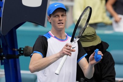 Яник Синер и Даниил Медведев продължават напред на тенис турнира в Маями
