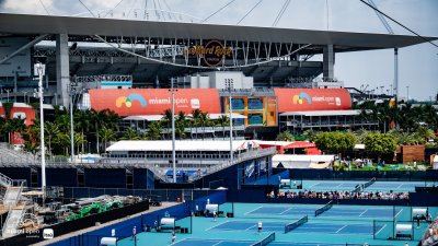 Дъждът причини тотален хаос с програмата на турнира в Маями