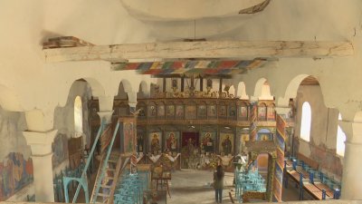 Църквата Света Троица в сливенския квартал Речица е била разбита