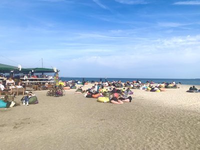 Топлото време напълни плажа в Бургас Много бургазлии и гости