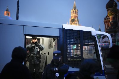 Стрелба в Москва Трима души в камуфлажни дрехи са открили