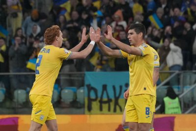 Украйна победи Исландия с 2 1 във финален плейоф за класиране