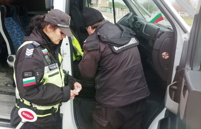 Полицията в Пазарджик задържа двама души, обявени за издирване (СНИМКИ)