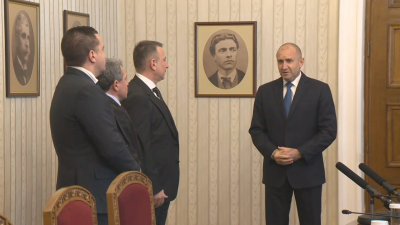 Държавният глава Румен Радев връчва третия мандат за съставяне на