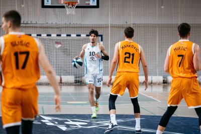 Александър Стоименов най-резултатен за успеха на Подчертрек в словенското първенство по баскетбол