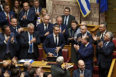 Гръцкото правителство оцеля при вот на недоверие Искането за сваляне