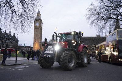 Земеделци излязоха на протест пред парламента в Лондон