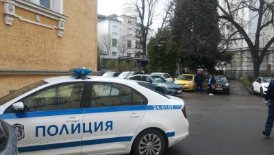 Сигнал за бомба в Софийския университет (СНИМКИ)