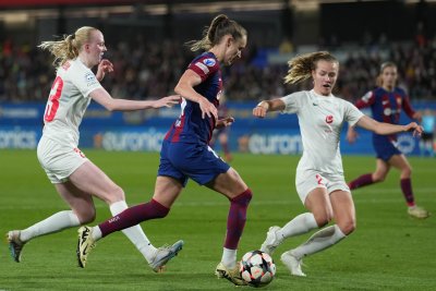 Барселона продължава към полуфиналите на Шампионската лига по футбол при дамите