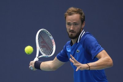 Шампионът Даниил Медведев преодоля четвъртия кръг на турнира по тенис в Маями