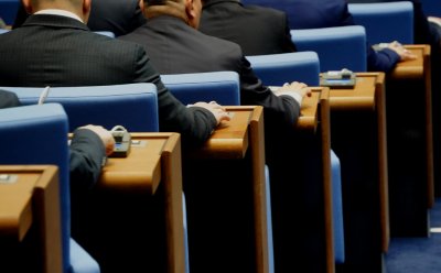 Депутатите гласуват промени в Закона за БНБ, свързани със служебния премиер