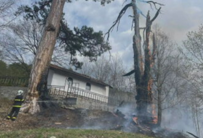 През уикенда е горял пожар в параклиса край село Гостун
