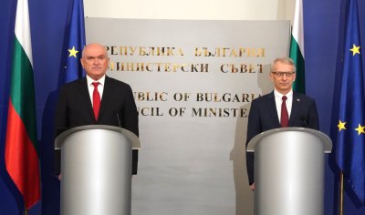Кабинетът Денков предава властта на кабинета Главчев на официална церемония