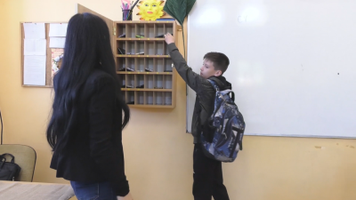 Ученици прилагат успешно мярката "без телефони в училище" във Враца