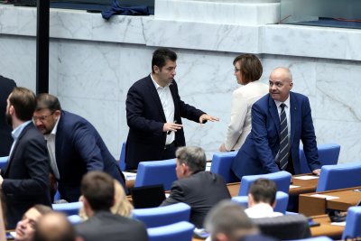 При закрити врата: Парламентът изслуша Калин Стоянов за дейността на Нотариуса