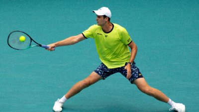 Хуберт Хуркач ще играе на полуфиналите на турнира по тенис в Ещорил