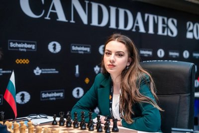 Нургюл Салимова направи реми с бившата световна шампионка по шахмат