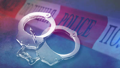 Двама полицаи са пострадали при арест на 17-годишен младеж