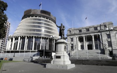 Нова Зеландия съобщи че въвежда спешни промени в програмата си
