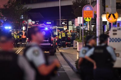 Нападение в Австралия няколко души сред които и свещеник бяха