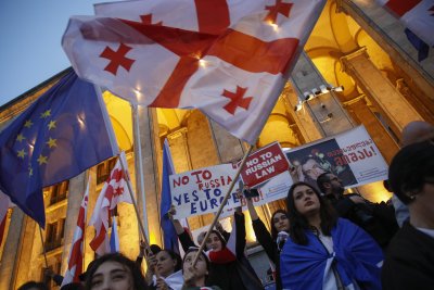Противоречив закон в Грузия предизвика масови протести и дебат в парламента