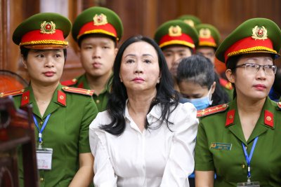 На зрелищен съдебен процес виетнамска милардерка беше осъдена на смърт