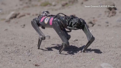 Роботът Спирит тренира да се движи по повърхността на Луната