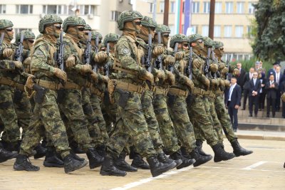 Народното събрание вдига с 30 заплатите на военните Предложението е