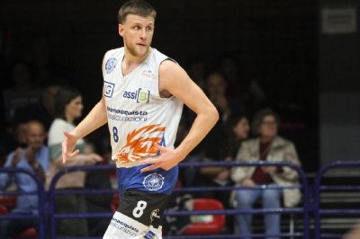 Латина на Иван Алипиев и Борислав Младенов загуби като гост в италианската втора дивизия по баскетбол