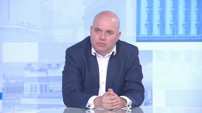 Служебният кабинет става все "по-борисовски" и все "по-пеевски", заяви Владимир Панев