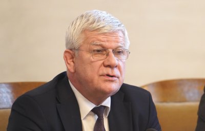 Премиерът Главчев предлага Кирил Вътев да бъде освободен като министър