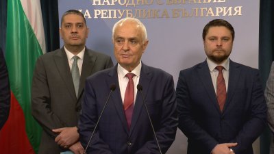 Министърът на отбраната Атанас Запрянов и председателят на парламентарната комисия