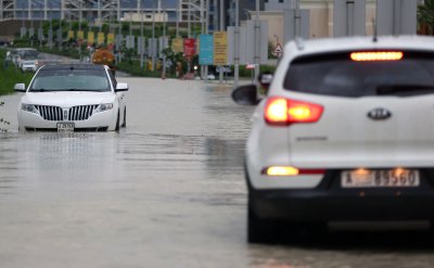 Дубай е под вода след два дни проливни дъждове