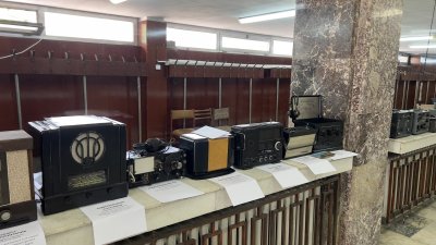Богата колекция на ретро радиоапарати показаха в Бургас (СНИМКИ)