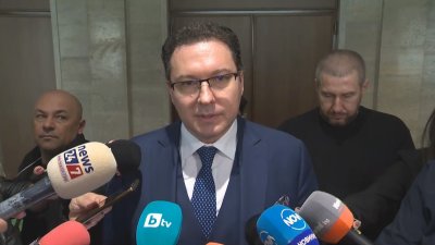 Даниел Митов отказва предложението на служебния премиер Димитър Главчев да