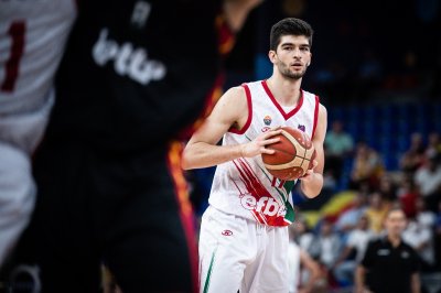 Емил Стоилов влезе от пейката при победа на Менорка във втората дивизия на испанското баскетболно първенство