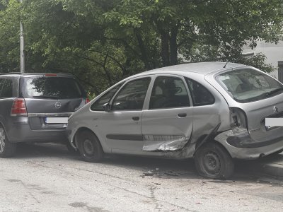 Пиян с 3 промила с две деца в колата си блъсна 4 паркирани коли във Велико Търново