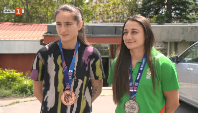 Две от българските медалистки от европейското първенство по бокс Златислава