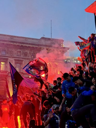 Интер отпразнува 20-ата си титла в Серия А пред десетки хиляди тифози на площад Дуомо